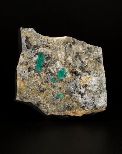 Beryl (variety emerald), Albite (variety cleavelandite), Calcite, Dolomite, Pyrite<br />Chivor mining district, Municipio Chivor, Eastern Emerald Belt, Boyacá Department, Colombia<br />72x71x23mm, xl=14mm<br /> (Author: Fiebre Verde)