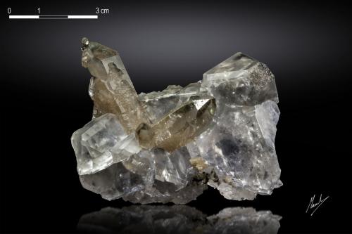 Quartz on Fluorite<br />Huanggang Mines, Hexigten Banner (Kèshíkèténg Qí), Chifeng (Ulanhad), Inner Mongolia Autonomous Region, China<br />69 x 67 mm<br /> (Author: Manuel Mesa)