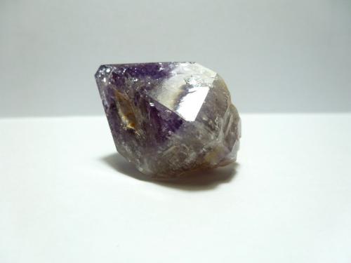 Cuarzo (variedad amatista)<br />Pedrera Mas Sever, Massabè (Mas Ceber), Sils, Comarca La Selva, Gerona / Girona, Cataluña / Catalunya, España<br />Medida: 3,7x2,4x2,2 cm<br /> (Autor: Sergio Pequeño)