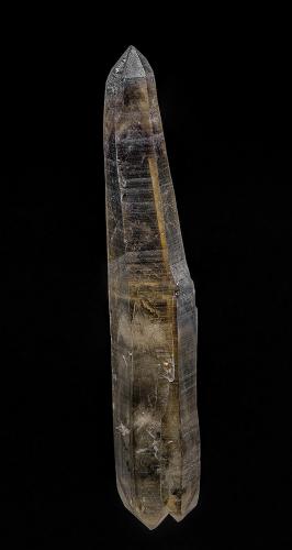 Quartz (variety smoky quartz)<br />Silent Grove, Clive County, New South Wales, Australia<br />10.9 x 1.8 cm<br /> (Author: am mizunaka)