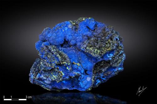 Azurite<br />Liufengshan Mine, Guichi District, Chizhou Prefecture, Anhui Province, China<br />128 x 90 mm<br /> (Author: Manuel Mesa)