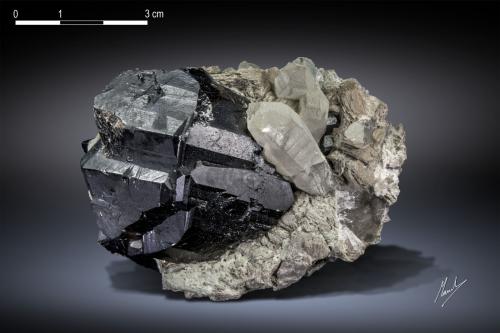 Cassiterite<br />Xihuashan Mine, Dayu, Ganzhou Prefecture, Jiangxi Province, China<br />69 x 52 mm<br /> (Author: Manuel Mesa)