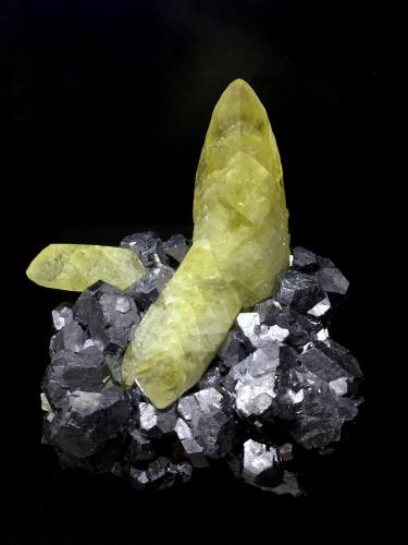 Calcite<br />Sweetwater Mine, Ellington, Viburnum Trend District, Reynolds County, Missouri, USA<br />13 cm x 11 cm<br /> (Author: Turbo)