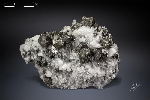 Sphalerite (variety cleiophane)<br />Mina Krushev dol, Zona minera Madan, Montes Rhodope, Smolyan Oblast, Bulgaria<br />105 x 70 mm<br /> (Author: Manuel Mesa)