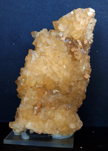 Calcita sobre Dolomita<br />Cantera Candesa, Alto de Verdenueva, Camargo, Comarca Santander, Cantabria, España<br />13 x 7.5 cm<br /> (Autor: Pedro Antonio)