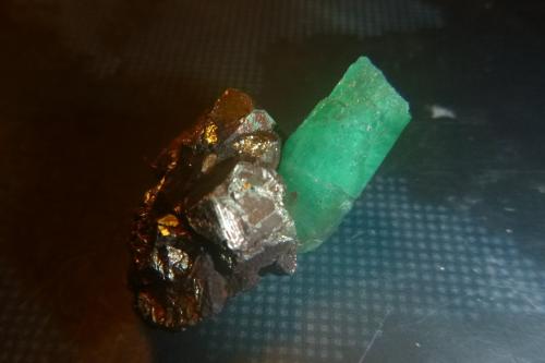 Beryl (variety emerald)<br />Muzo (distrito minero), Cinturón Esmeraldífero Occidental, Departamento Boyacá, Colombia<br />24mm x 37mm  x 24mm<br /> (Author: franjungle)