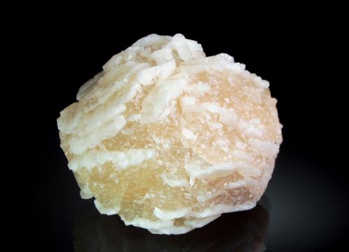 Calcite on fluorite<br />Knight Mine, Knight vein, Illinois-Kentucky Fluorspar Mining District, Hardin County, Illinois, USA<br />4.0 x 5.6 x 6.5 cm.<br /> (Author: crosstimber)