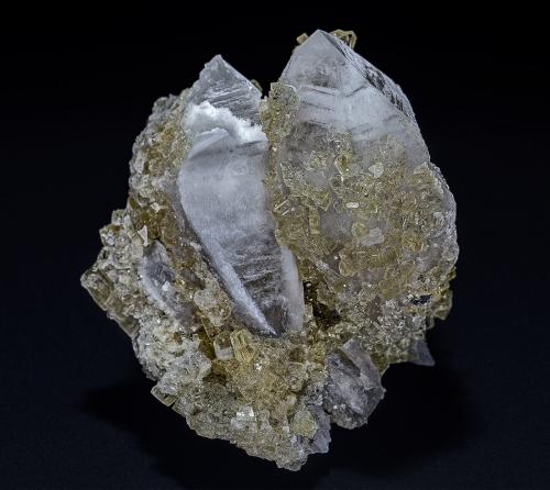 Quartz, Barite<br />Meikle Mine, Bootstrap District, Elko County, Nevada, USA<br />6.7 x 7.6 cm<br /> (Author: am mizunaka)
