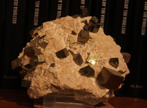 Pyrite<br />Mina Ampliación a Victoria, Sierra de Alcarama, Navajún, Comarca Cervera, La Rioja, España<br />13cm x 11cm x 6cm<br /> (Author: franjungle)