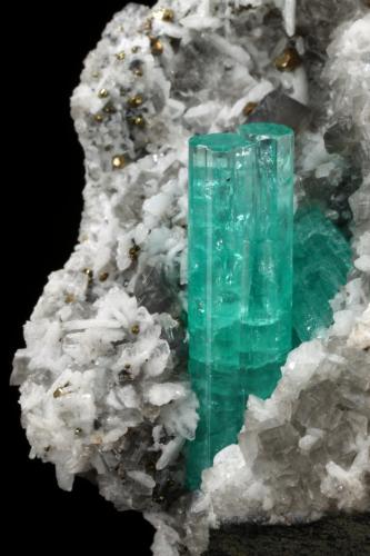 Beryl (variety emerald), Albite (variety cleavelandite), Calcite, Pyrite<br />Chivor mining district, Palo Arañado Mine, Municipio Chivor, Eastern Emerald Belt, Boyacá Department, Colombia<br />55x56x22mm, main aggregate=24mm<br /> (Author: Fiebre Verde)