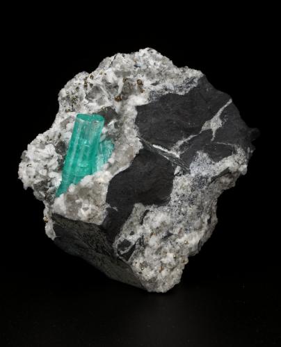 Beryl (variety emerald), Albite (variety cleavelandite), Calcite, Pyrite<br />Chivor mining district, Palo Arañado Mine, Municipio Chivor, Eastern Emerald Belt, Boyacá Department, Colombia<br />55x56x22mm, main aggregate=24mm<br /> (Author: Fiebre Verde)