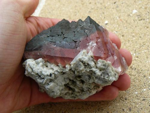 Fluorite<br />Aiguille Verte (La Charpoua side), Mont Blanc Massif, Chamonix, Haute-Savoie, Auvergne-Rhône-Alpes, France<br />6,5 cm<br /> (Author: Benj)