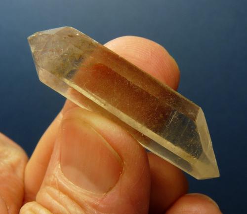 Quartz<br />Villiersdorp, Theewaterskloof, Overberg, Western Cape, Sudáfrica<br />59 x 16 x 14 mm<br /> (Author: Pierre Joubert)