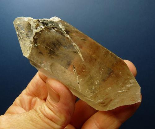 Quartz<br />Villiersdorp, Theewaterskloof, Overberg, Western Cape, Sudáfrica<br />98 x 37 x 35 mm<br /> (Author: Pierre Joubert)