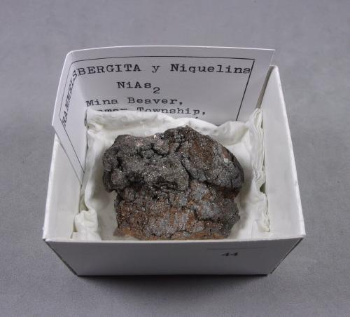 Rammelsbergita<br />Beaver Mine, Coleman Township, Cobalt area, Cobalt-Gowganda Region, Timiskaming District, Ontario, Canada<br />4,5 x 3,5 x 1,7 cm.<br /> (Autor: J. G. Alcolea)