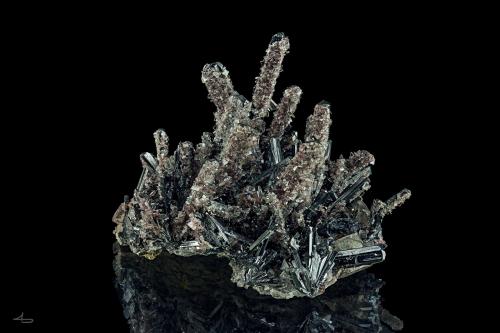 Baryte, Stibnite<br />Roata Mine, Cavnic mining area, Cavnic, Maramures, Romania<br />4,8 x 3,9 x 3,2 cm<br /> (Author: Niels Brouwer)