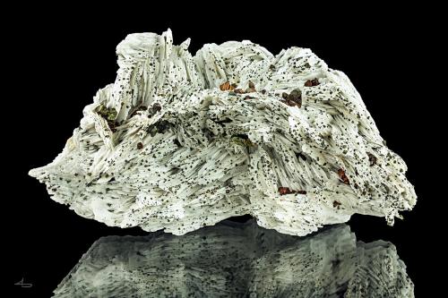 Baryte, Chalcopyrite<br />Dreislar Mine, Dreislar, Winterberg, Sauerland, North Rhine-Westphalia/Nordrhein-Westfalen, Germany<br />12,4 x 6,8 x 3,6 cm<br /> (Author: Niels Brouwer)