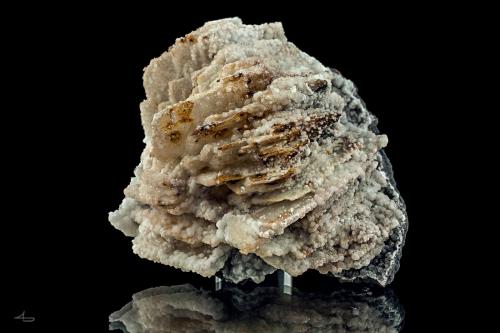 Baryte, Calcite, Quartz<br />San Pedro Mine, De Enmedio Range, Almendricos, Lorca, Comarca Alto Guadalentín, Region of Murcia (Murcia), Spain<br />8 x 7,5 x 4 cm<br /> (Author: Niels Brouwer)