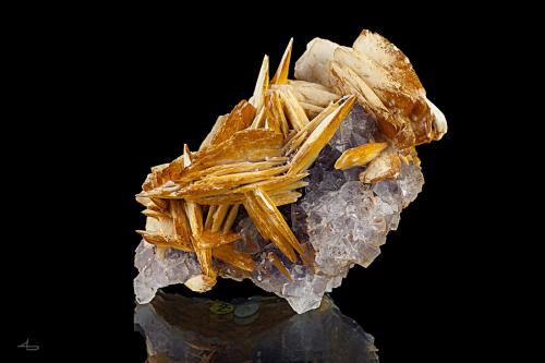 Baryte, Fluorite<br />La Cabaña, Valdelmar, Berbes mining area, Berbes, Ribadesella, Comarca Oriente, Principality of Asturias (Asturias), Spain<br />11 x 7 x 6 cm<br /> (Author: Niels Brouwer)