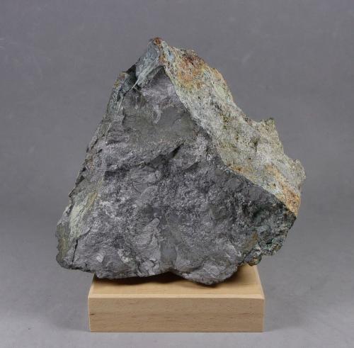 Pararammelsbergita.<br />Afloramientos de Ni-Bi-As, Čierna Lehota, Bánovce nad Bebravou, Región Trenčín, Eslovaquia<br />10,3 x 8,1 x 5,4 cm<br /> (Autor: J. G. Alcolea)