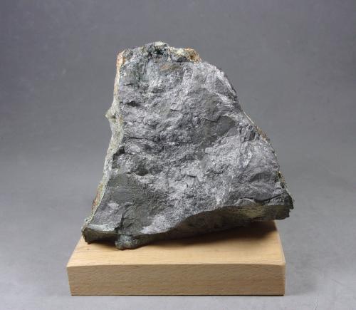 Pararammelsbergita.<br />Afloramientos de Ni-Bi-As, Čierna Lehota, Bánovce nad Bebravou, Región Trenčín, Eslovaquia<br />10,3 x 8,1 x 5,4 cm<br /> (Autor: J. G. Alcolea)