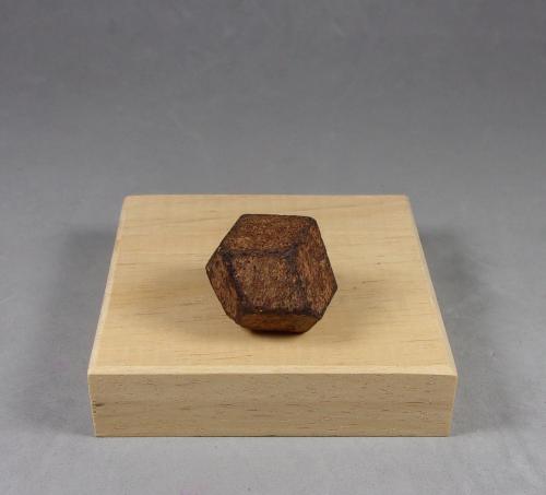 Betafita<br />Mina Silver Crater, Faraday, Condado Hastings, Ontario, Canadá<br />2,8 x 2,3 x 2 cm.<br /> (Autor: J. G. Alcolea)