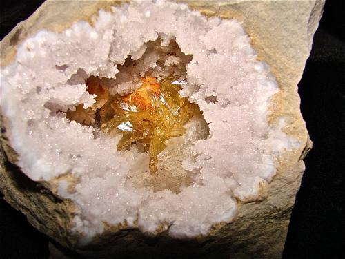 Baryte, Dolomite, and Calcite on Quartz<br />Monroe County, Indiana, USA<br />geode is 9.5 cm<br /> (Author: Bob Harman)
