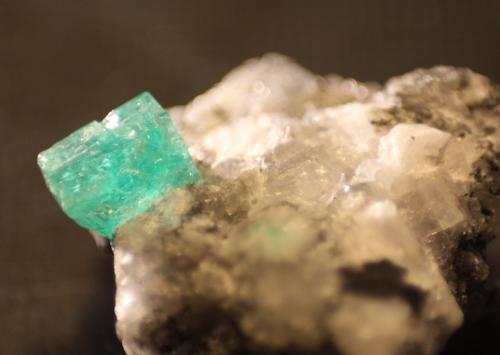 Beryl (variety emerald)<br />Muzo (distrito minero), Cinturón Esmeraldífero Occidental, Departamento Boyacá, Colombia<br />36mm x 43mm x 18mm<br /> (Author: franjungle)