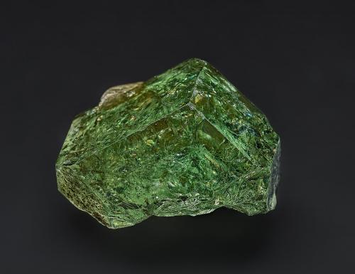 Grossular (variety tsavorite)<br />Merelani Hills, Lelatema Mountains, Simanjiro District, Manyara Region, Tanzania<br />2.1 x 1.7 cm<br /> (Author: am mizunaka)