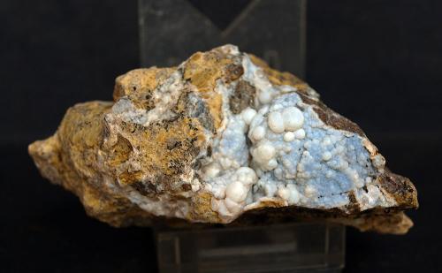 Cuarzo (variedad calcedonia)<br />Volcán Cabezo Negro de Zeneta, Murcia, Comarca Huerta de Murcia, Región de Murcia (Murcia), España<br />8 x 5.5 cm<br /> (Autor: Pedro Antonio)