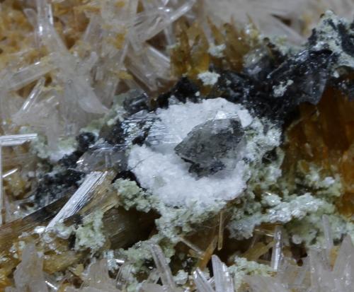 Cahnite<br />Shijiangshan Mine, Yinwu, Linxi, Ulanhad League, Inner Mongolia Autonomous Region, China<br />4cm<br /> (Author: EdR)