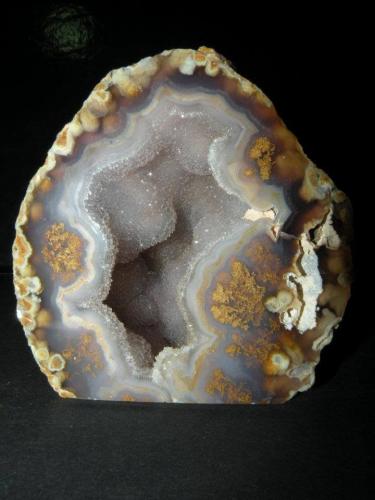 Cuarzo (variedad calcedonia, variedad ágata)<br />Rio Grande do Sul, Brazil<br />8x8 cm<br /> (Autor: nimfiara)