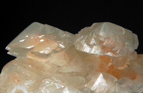 Calcite<br />Leiping Mine, Leiping, Guiyang, Chenzhou Prefecture, Hunan Province, China<br />4.6 x 8.5 cm<br /> (Author: crosstimber)