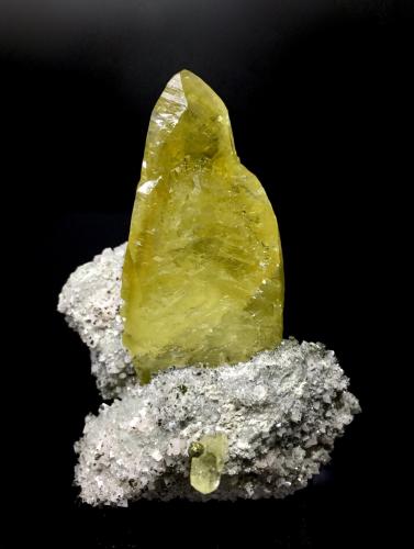 Calcite<br />Fletcher Mine, West Fork, Viburnum Trend District, Reynolds County, Missouri, USA<br />10 cm x 6.5 cm x 6 cm<br /> (Author: Turbo)