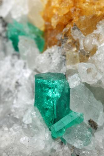 Beryl (variety emerald), Calcite<br />Coscuez mining district, Municipio San Pablo de Borbur, Western Emerald Belt, Boyacá Department, Colombia<br />49x36x45mm, xl=8mm<br /> (Author: Fiebre Verde)