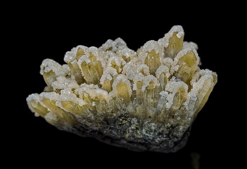 Quartz, Dolomite<br />Cavnic mining area, Cavnic, Maramures, Romania<br />10.3 x 6.8 cm<br /> (Author: am mizunaka)