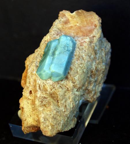 Fluorapatito<br />Slyudyanka (Sludyanka), Zona Lago Baikal, Irkutsk Oblast, Zabaykalsky Krai, Rusia<br />7 x 4 cm<br /> (Autor: Pedro Antonio)