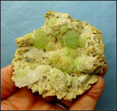 Prehnite and Quartz<br />Montes Goboboseb, Zona Brandberg, Región Erongo, Namibia<br />100 x 89 x 27 mm<br /> (Author: Pierre Joubert)