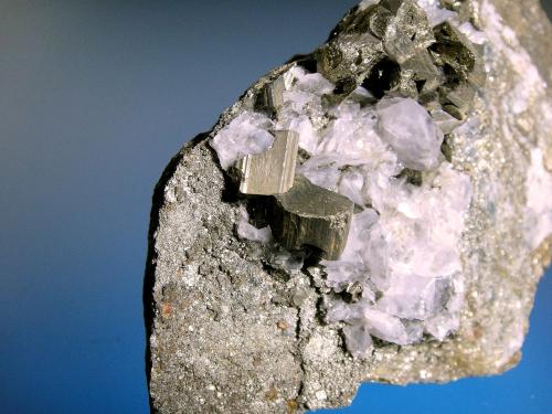 Cubanita<br />Mina Henderson No. 2, Chibougamau, Nord-du-Québec, Québec, Canadá<br />Cristales de 1 cm.<br /> (Autor: Antonio P. López)