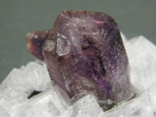 Quartz (variety amethyst)<br />Brandberg area, Erongo Region, Namibia<br />50mm x 38mm x 41mm<br /> (Author: Heimo Hellwig)