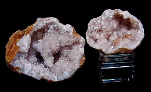 Quartz<br />Monroe County, Indiana, USA<br />4.0 cm<br /> (Author: Bob Harman)