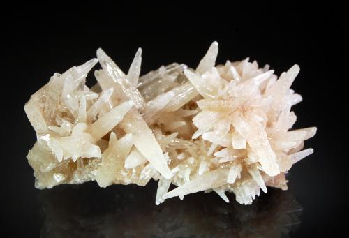 Calcite<br />Mahoning No. 4 Mine, Ozark-Mahoning group, Cave-in-Rock Sub-District, Hardin County, Illinois, USA<br />5.0 x 8.5 cm<br /> (Author: crosstimber)