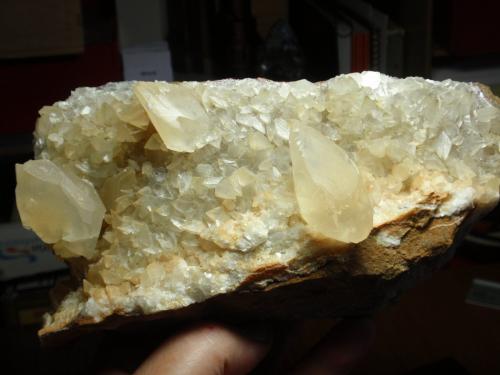 Calcita<br />Cantera Corullón, Villagroy, Corullón, Comarca El Bierzo, León, Castilla y León, España<br />80x180 mm<br /> (Autor: Ignacio)