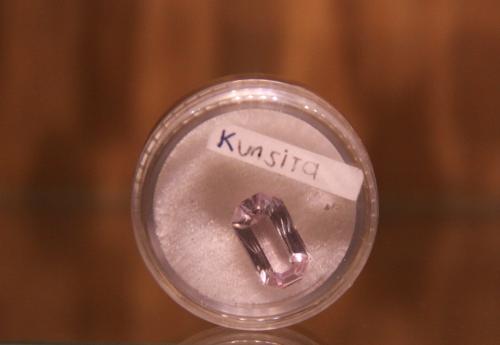 Spodumene (variety kunzite)<br />Afghanistan<br />11mm x 5´5mm x 3mm<br /> (Author: franjungle)