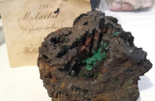 Malachite<br />Hollertszug Mine (Hollerter Zug Mine), Dermbach, Herdorf, Altenkirchen (Westerwald), Siegerland, Rhineland-Palatinate/Rheinland-Pfalz, Germany<br />10 x 9 cm<br /> (Author: Andreas Gerstenberg)