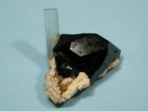 Beryl (variety aquamarine) and Schorl<br />Erongo Mountain, Usakos, Erongo Region, Namibia<br />32mm x 28mm x 23mm<br /> (Author: Heimo Hellwig)