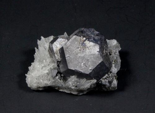 Galena, Quartz<br />Palomo Mine, Castrovirreyna Province, Huancavelica Department, Peru<br />45 mm x 32 mmx 30 mm<br /> (Author: Don Lum)