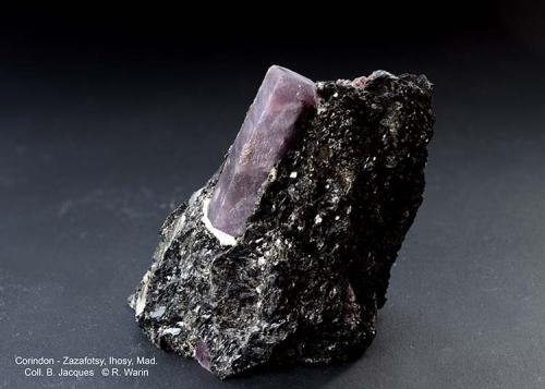 Corundum<br />Zazafotsy Quarry, Zazafotsy Commune, Fianarantsoa, Ihosy District, Horombe Region, Fianarantsoa Province, Madagascar<br />4 cm (crystal)<br /> (Author: Roger Warin)