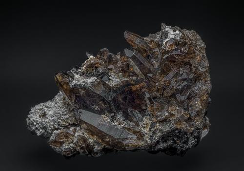 Quartz (variety smoky quartz)<br />Tiro Estrella Mine, El Capitan Mountains, Capitan District, Lincoln County, New Mexico, USA<br />8.0 x 5.9 cm<br /> (Author: am mizunaka)