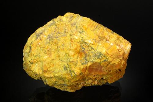 Orpiment<br />Mina Getchell, Pico Adam, Distrito Potosi, Montes Osgood, Condado Humboldt, Nevada, USA<br />5.2 x 7.0 cm<br /> (Author: crosstimber)